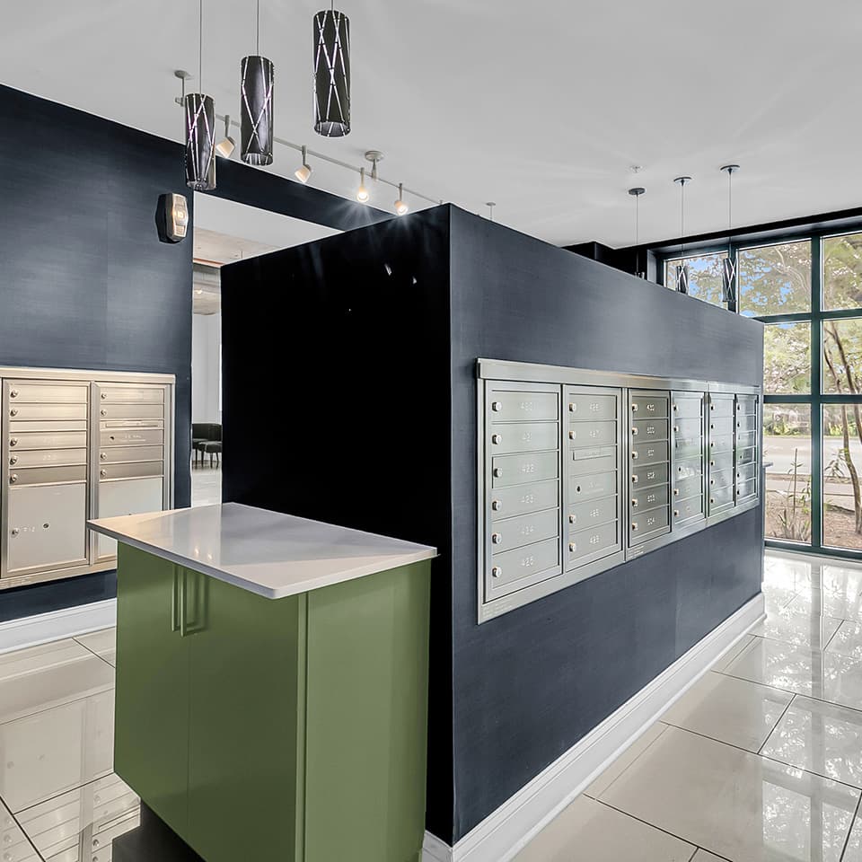 Package-Lockers-930-NoMo